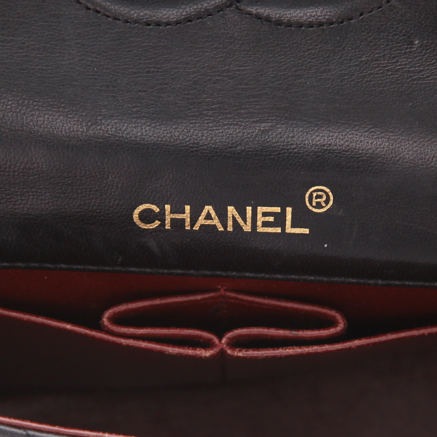 Bolso para llevar al hombro o en la mano Chanel  Mademoiselle en cuero acolchado negro - Detail D2