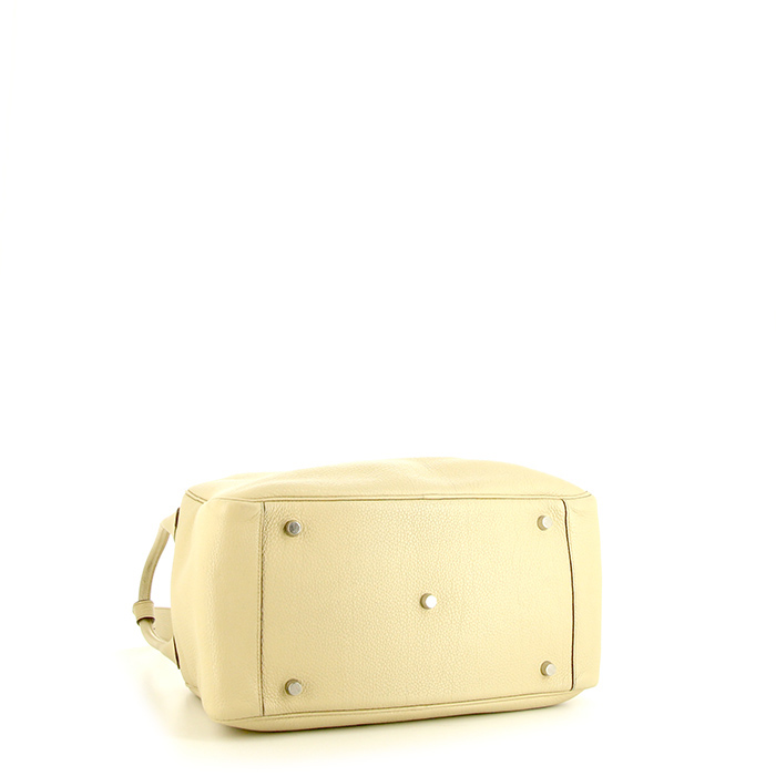 Borsa a spalla Hermès Lindy 34 cm in pelle togo beige - Detail D4