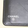 Portefeuille Chanel en cuir verni noir et blanc - Detail D3 thumbnail