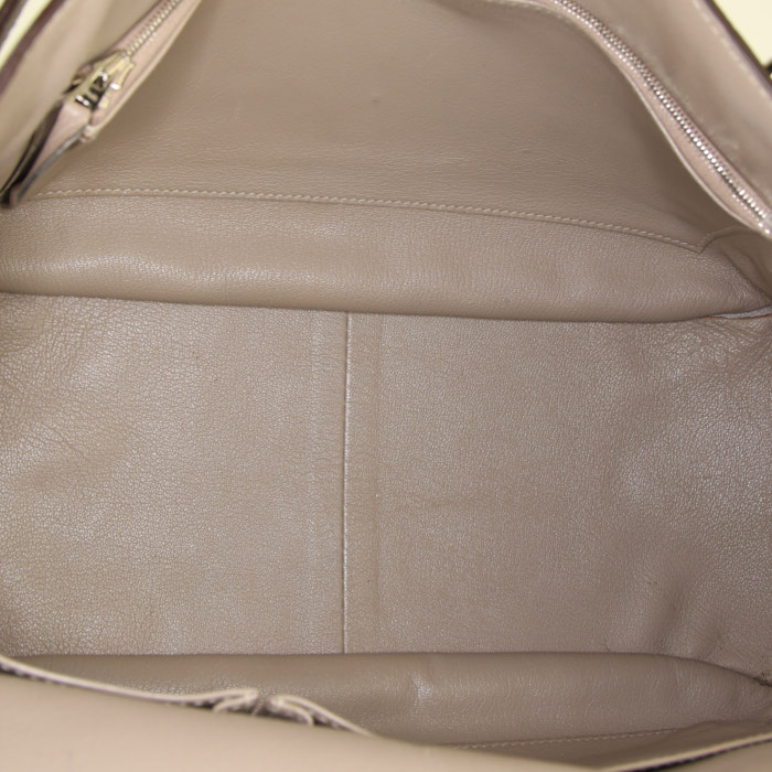 Bolso bandolera Hermès  Jypsiere 34 cm en cuero togo gris tórtola - Detail D2