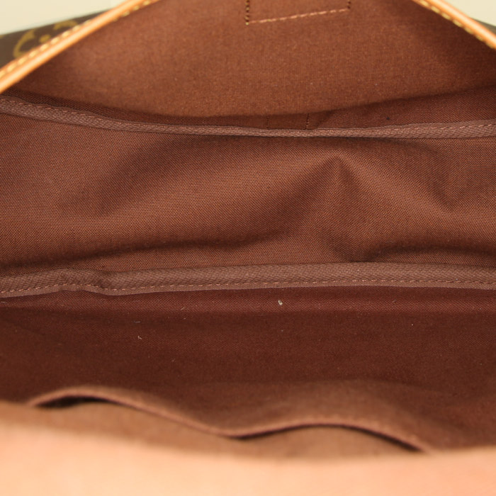 Sac bandoulière Louis Vuitton Saumur en toile monogram enduite marron et cuir naturel - Detail D2