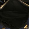 Sac cabas Chanel Grand Shopping en cuir matelassé chevrons bleu - Detail D2 thumbnail