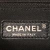 Sac cabas Chanel Grand Shopping en cuir matelassé chevrons bleu - Detail D3 thumbnail