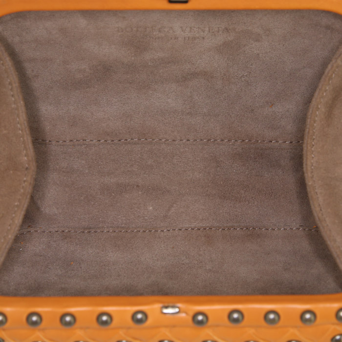 Bottega Veneta Knot pouch in gold leather - Detail D2