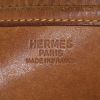 Bolso bandolera Hermes Evelyne en cuero Barenia marrón - Detail D3 thumbnail