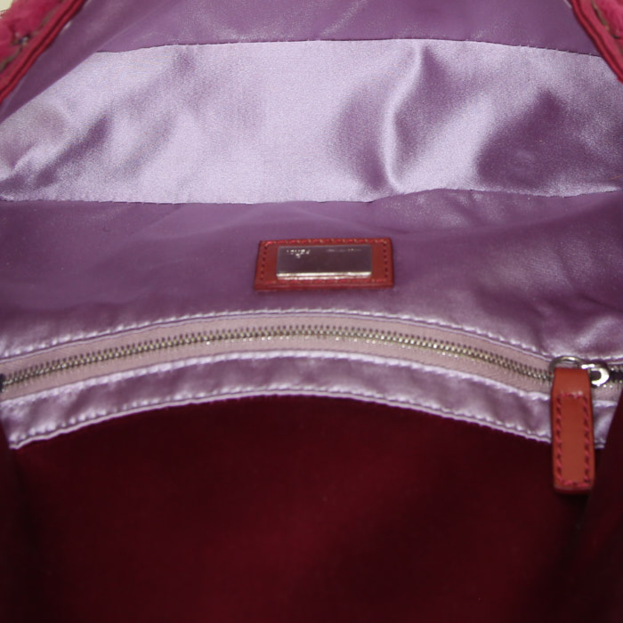 Bolso de mano Fendi Baguette en cuero acolchado marrón y lona fucsia - Detail D3