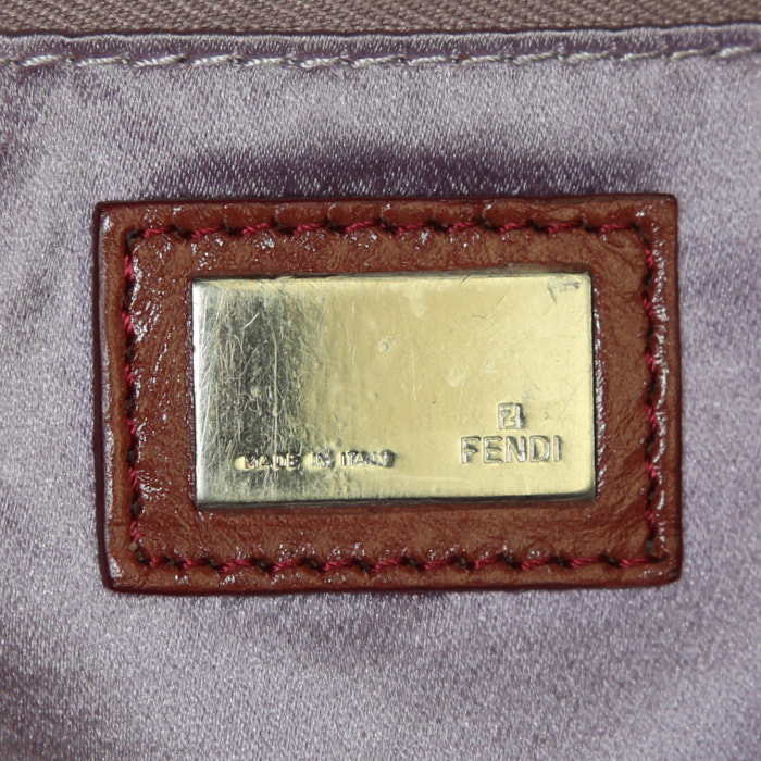 Sac à main Fendi Baguette en cuir matelassé marron et toile fuschia - Detail D4