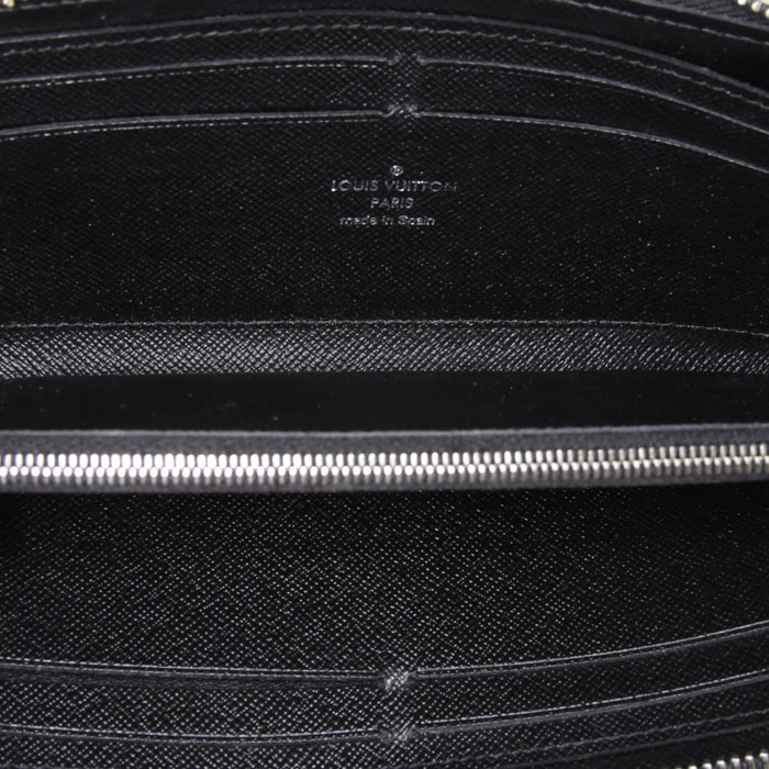 Louis Vuitton Clémence wallet in black epi leather - Detail D2