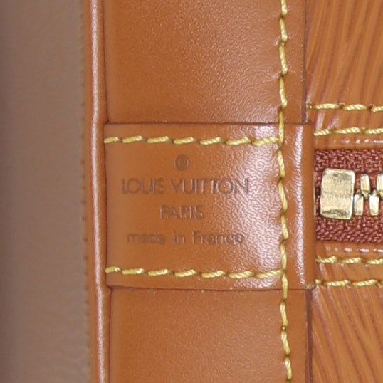 Louis Vuitton Alma small model handbag in gold epi leather - Detail D3
