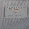 Bolsito de mano Chanel 19 en lona acolchada plateada - Detail D3 thumbnail