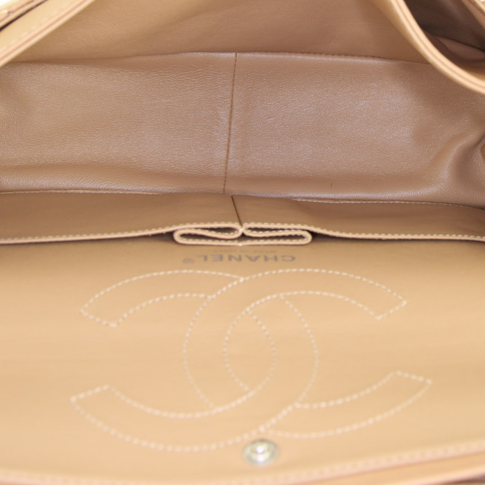 Sac à main Chanel 2.55 en cuir matelassé marron - Detail D3