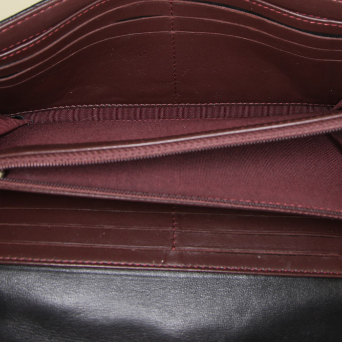 Billetera Chanel en cuero acolchado negro - Detail D2