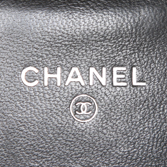 Portefeuille Chanel en cuir matelassé noir - Detail D3