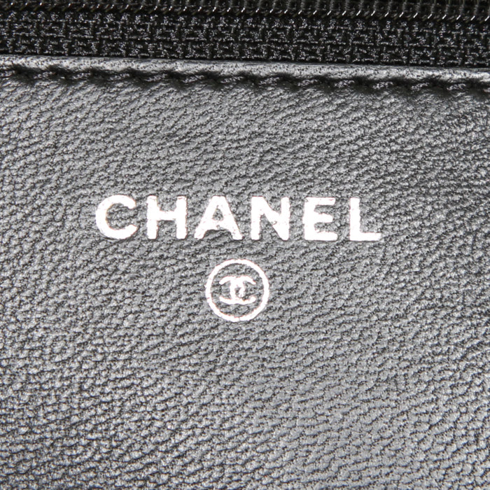 Bolso bandolera Chanel Wallet on Chain en cuero acolchado negro - Detail D3