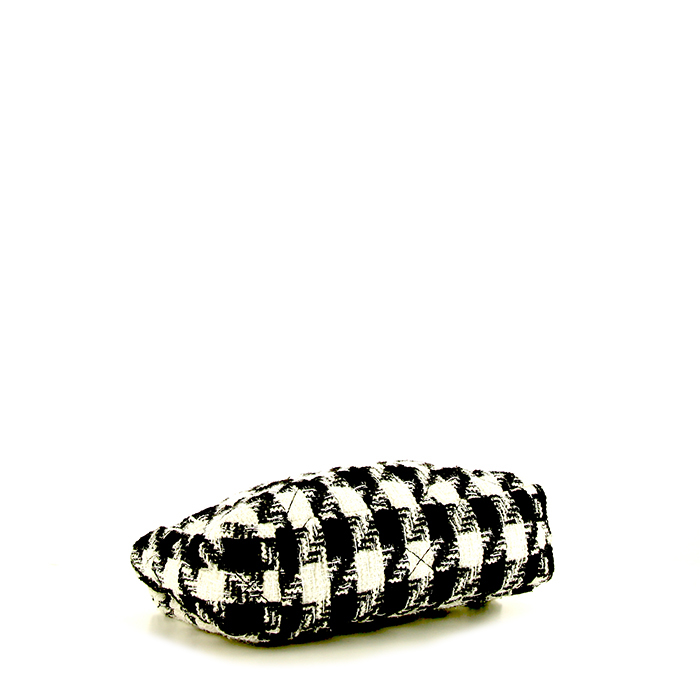 Sac à main Chanel 19 en jersey matelassé noir et blanc - Detail D5