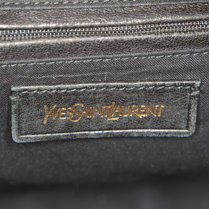 Yves Saint Laurent Chyc handbag in black leather - Detail D3