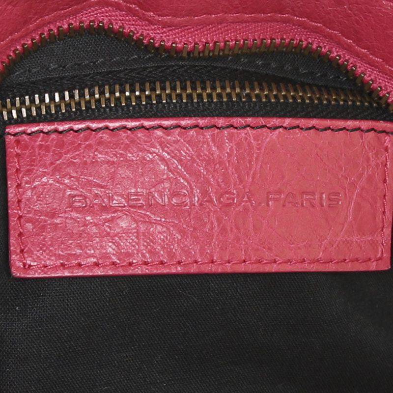 Sac à main Balenciaga Classic City en cuir rose - Detail D4