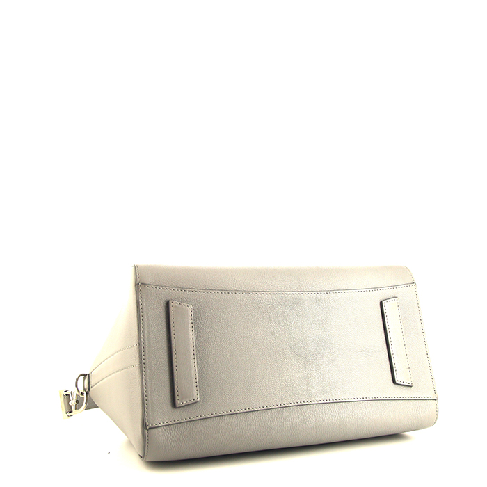 Bolso de mano Givenchy  Antigona modelo mediano  en cuero gris - Detail D5