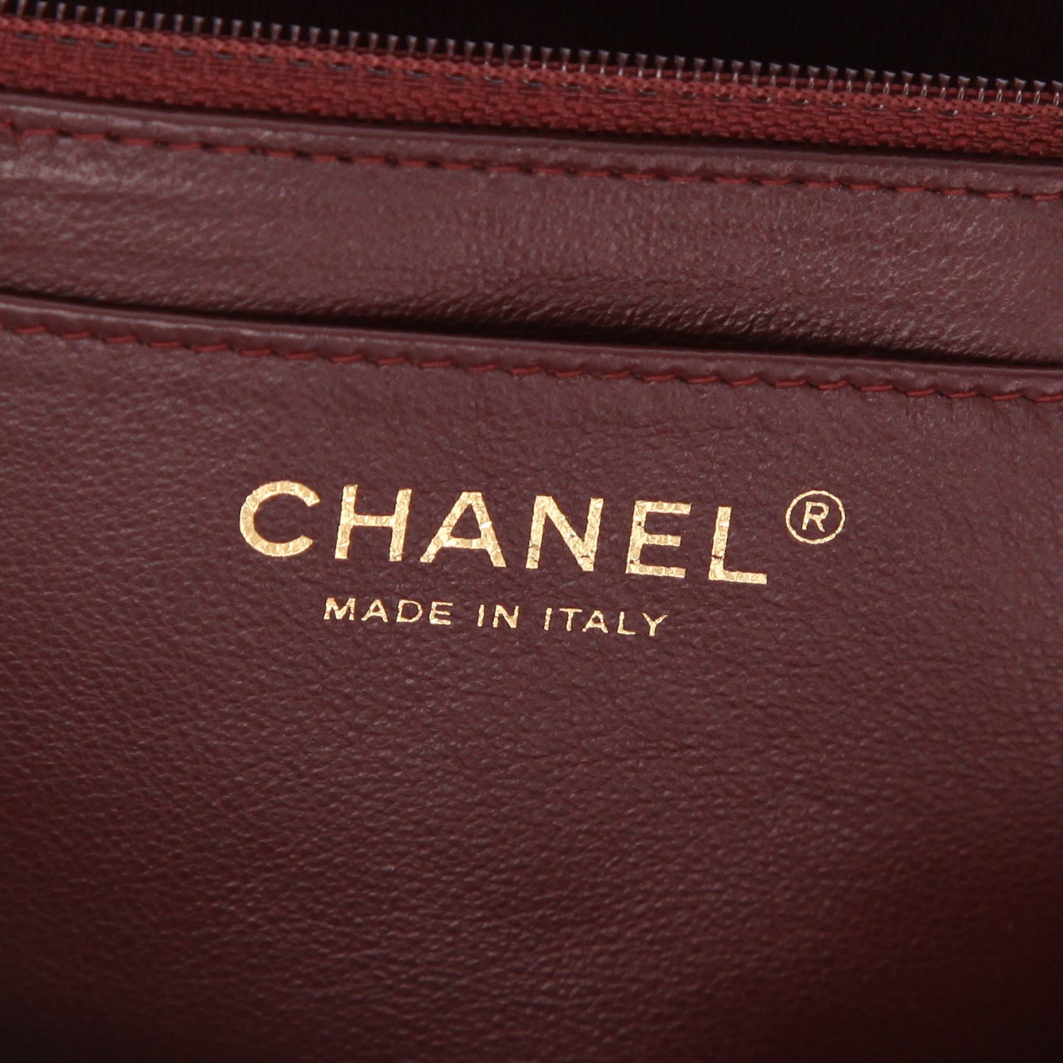 Bolso bandolera Chanel  Timeless Jumbo en cuero acolchado negro - Detail D2