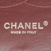 Bolso de mano Chanel Timeless jumbo en cuero granulado acolchado negro - Detail D4 thumbnail