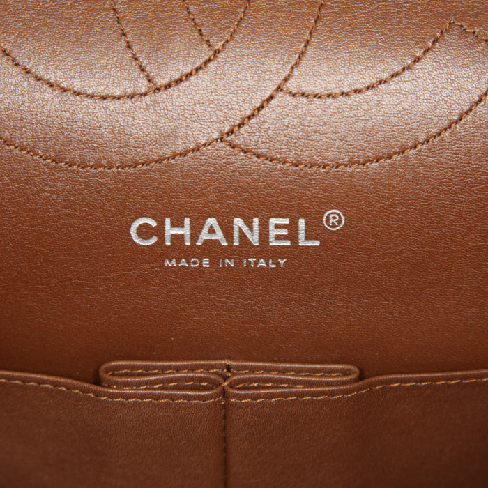 Chanel 2.55 handbag in brown burnished leather - Detail D4