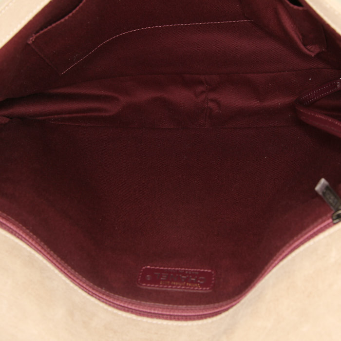 Borsa a tracolla Chanel Boy Shopping Tote in pelle trapuntata beige - Detail D2