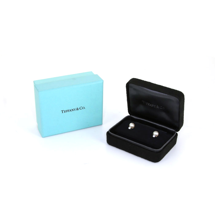 Orecchini a bottone Tiffany & Co Signature Pearls in oro bianco,  perle e diamanti - Detail D2