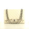 Chanel Timeless Maxi Jumbo handbag in white quilted grained leather - 360 thumbnail