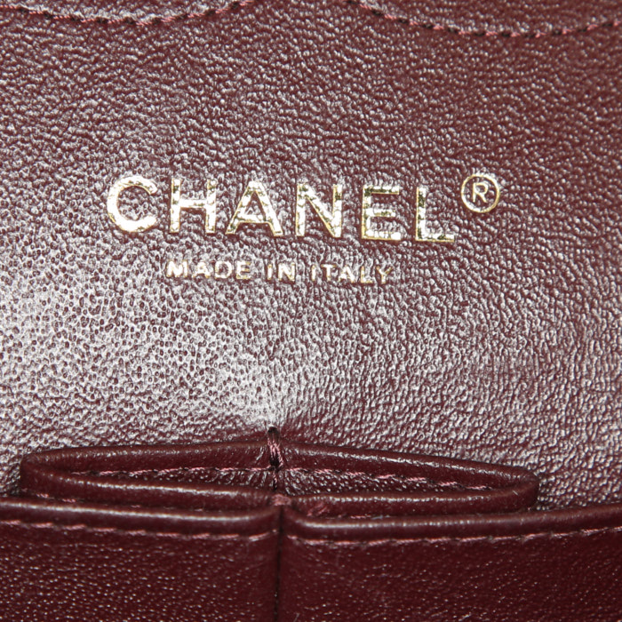 Chanel Timeless jumbo handbag in black quilted grained leather - Detail D4