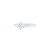 Bague solitaire Tiffany & Co Setting en platine et diamant (0,75 carat) - 00pp thumbnail