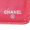 Billetera Chanel en cuero granulado rojo - Detail D4 thumbnail