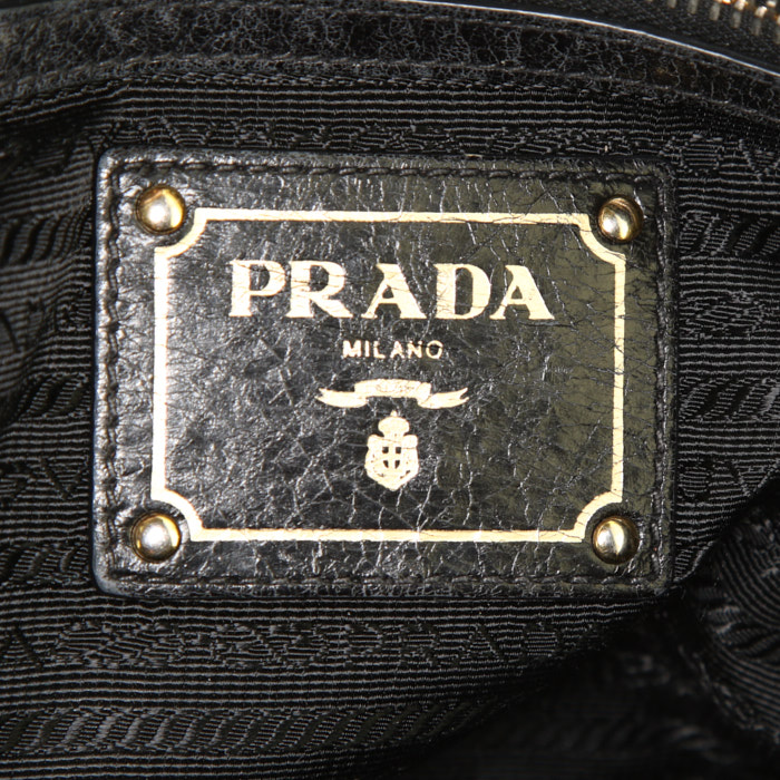 Bolso de mano Prada Bauletto en cuero negro - Detail D4