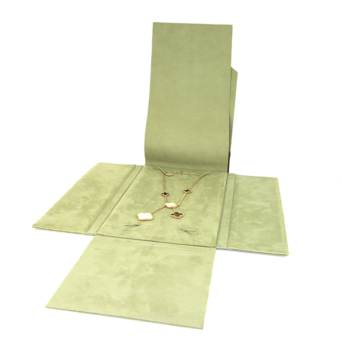 Collier Van Cleef & Arpels Magic Alhambra en or jaune,  nacre et onyx - Detail D2