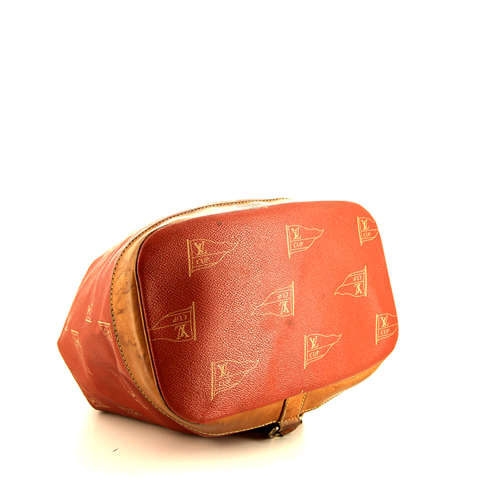 Bolsa de viaje Louis Vuitton America's Cup en lona monogram roja y cuero natural - Detail D4