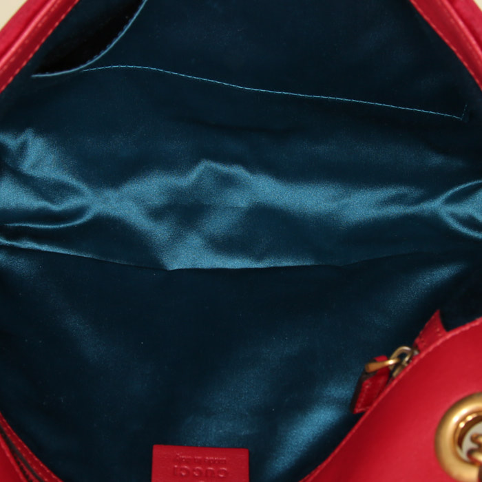 Borsa a tracolla Gucci GG Marmont media in velluto trapuntato rosso con decori geometrici - Detail D3