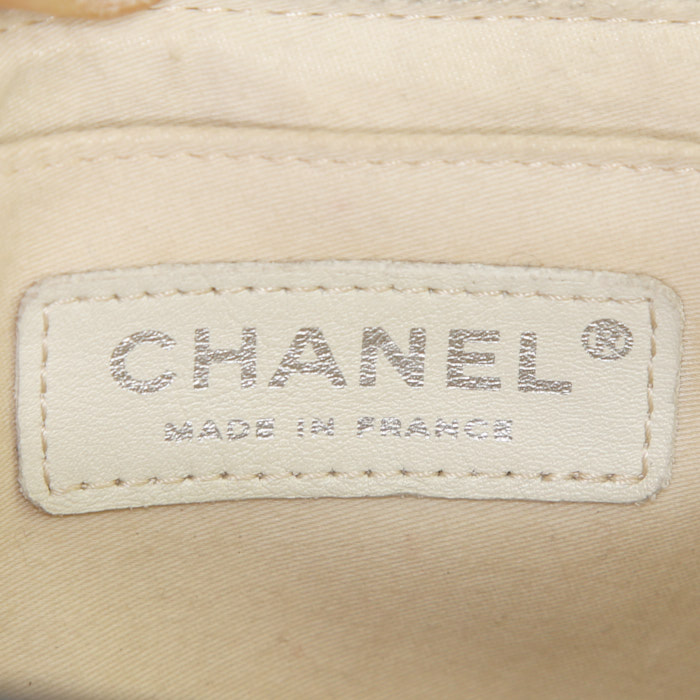 Bolso de mano Chanel Timeless en cuero negro y tela multicolor - Detail D4