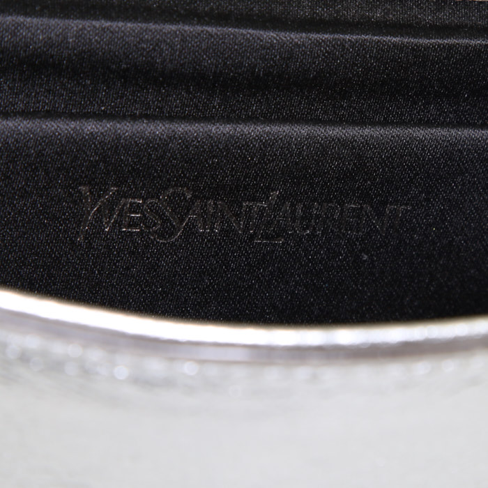 Saint Laurent Belle de Jour pouch in silver leather - Detail D3