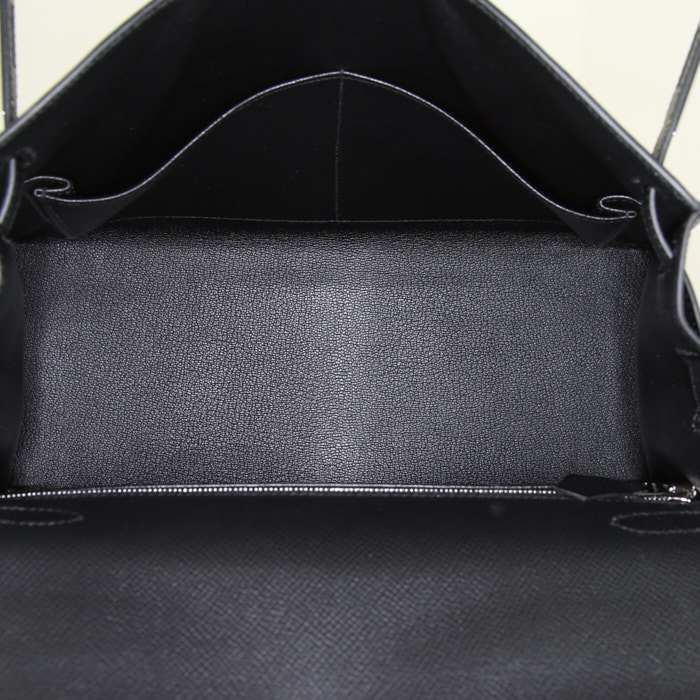 Bolso de mano Hermès  Kelly 28 cm en cuero epsom negro - Detail D3