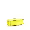 Bolso bandolera Valentino Rockstud en cuero amarillo y beige - Detail D5 thumbnail
