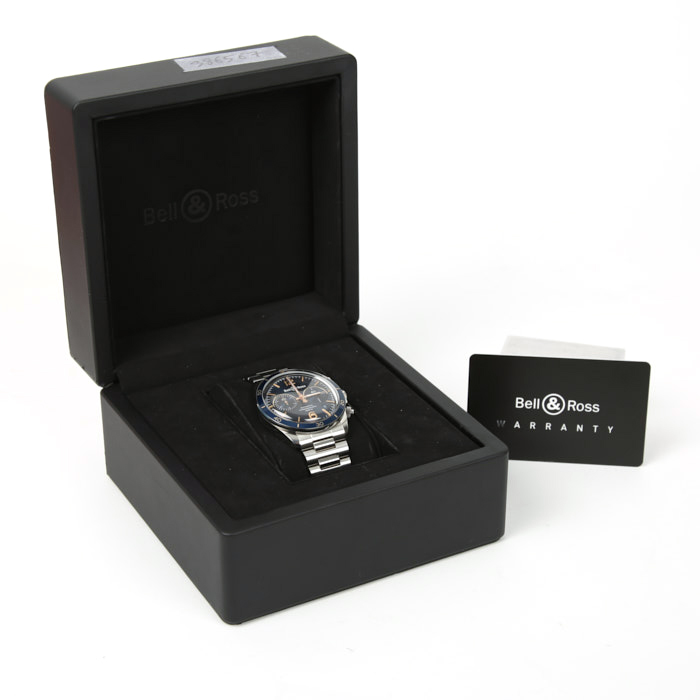 Bell & Ross BR V2-94 watch in stainless steel Ref:  BR-V2-94-S Circa  2010 - Detail D2