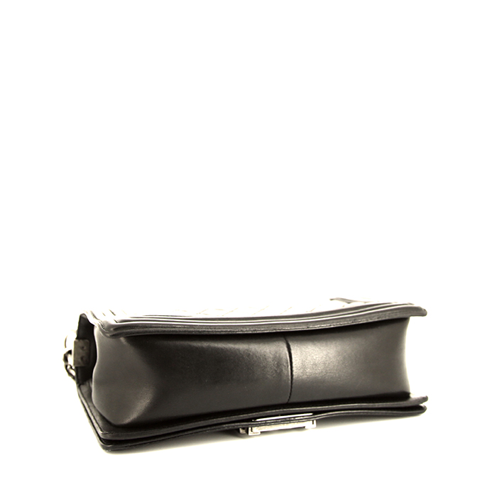 Borsa a tracolla Chanel Boy in pelle trapuntata nera - Detail D5