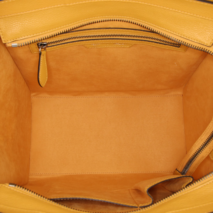 Bolso de mano Celine Luggage Mini en cuero granulado amarillo - Detail D2