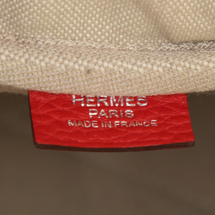 Hermes Victoria handbag in red togo leather - Detail D3