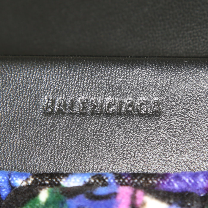 Sac bandoulière Balenciaga BB Chain en velours bleu , violet rose et noir et cuir noir - Detail D4