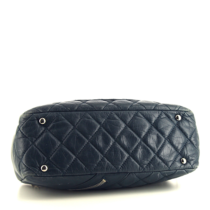 Chanel Camera handbag in blue quilted leather - Detail D4