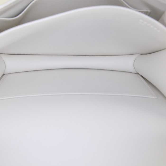 Sac bandoulière Hermes Constance mini en cuir grainé blanc - Detail D3