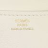 Sac bandoulière Hermes Constance mini en cuir grainé blanc - Detail D4 thumbnail