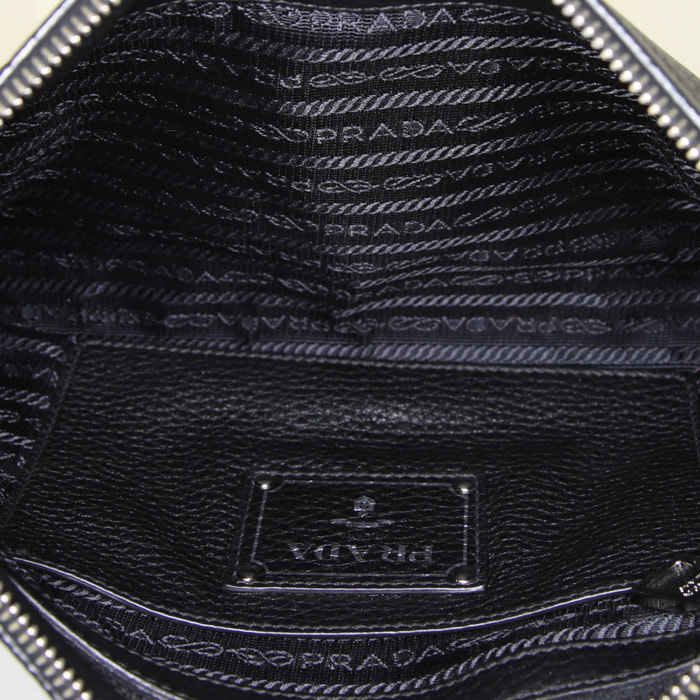 Prada Flou shoulder bag in black grained leather - Detail D3