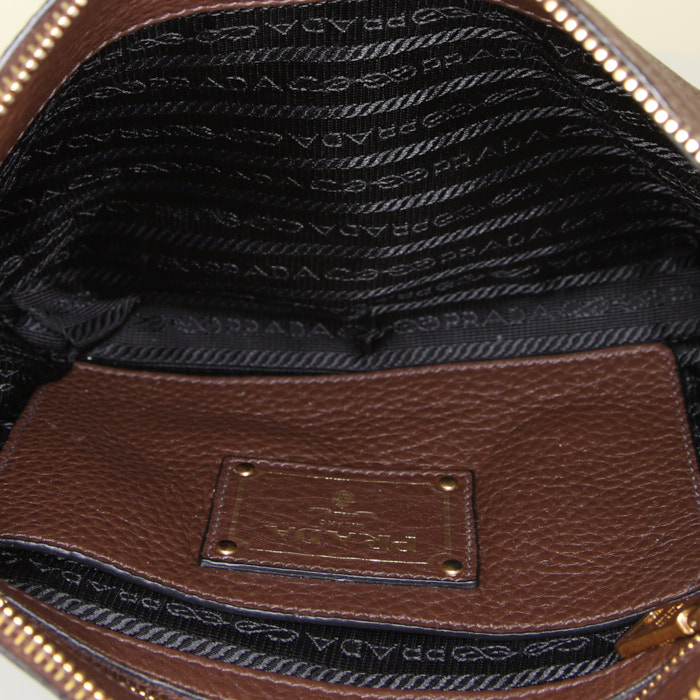 Prada Flou shoulder bag in brown grained leather - Detail D3