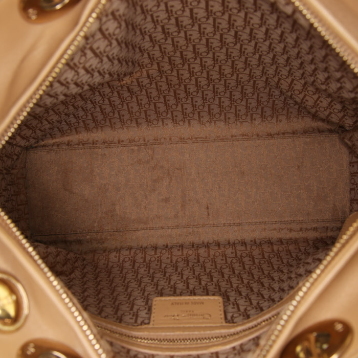 Sac à main Dior Lady Dior grand modèle en cuir cannage beige - Detail D2